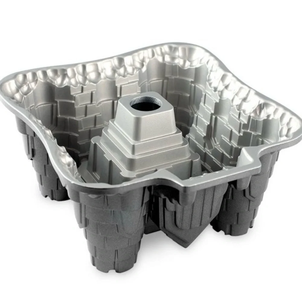 Nordic Ware Castle Bundt Cake Mold Pan 10 cup Excellent Condition